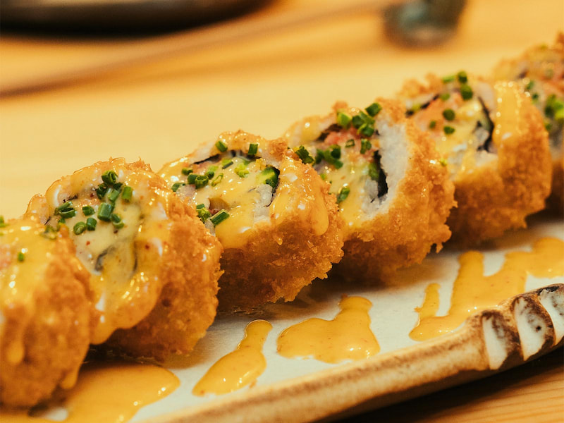 Que no te de cringe el sushi caliente