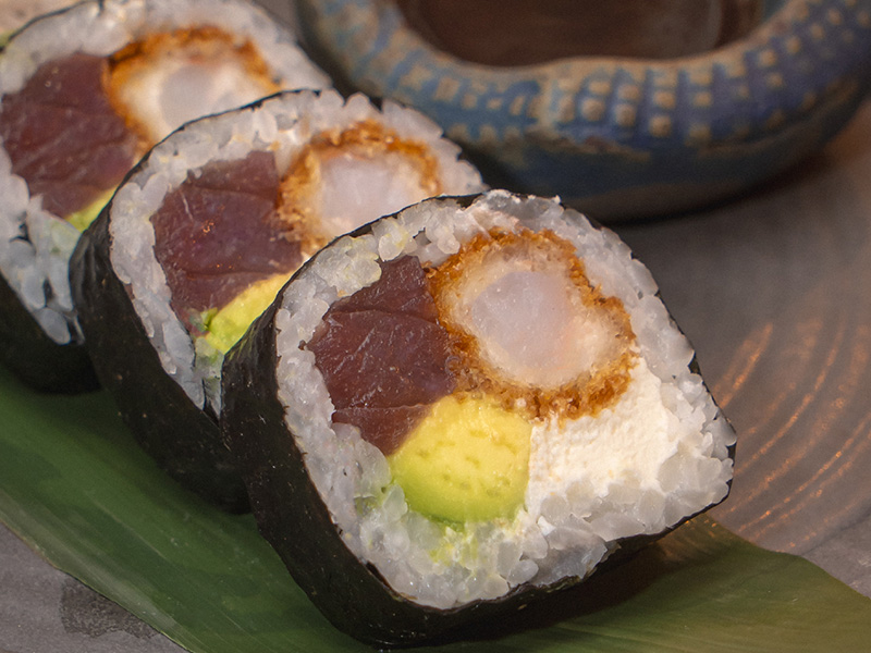 ¿Qué es el futomaki? El roll XL que deja a los demás sushis en ridículo