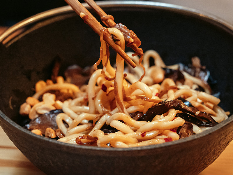 Dashi: el caldo japonés de 2 ingredientes que lo cambia todo